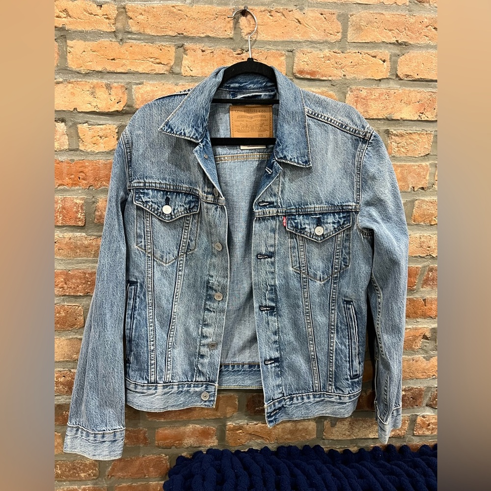 Levi’s denim jacket size S